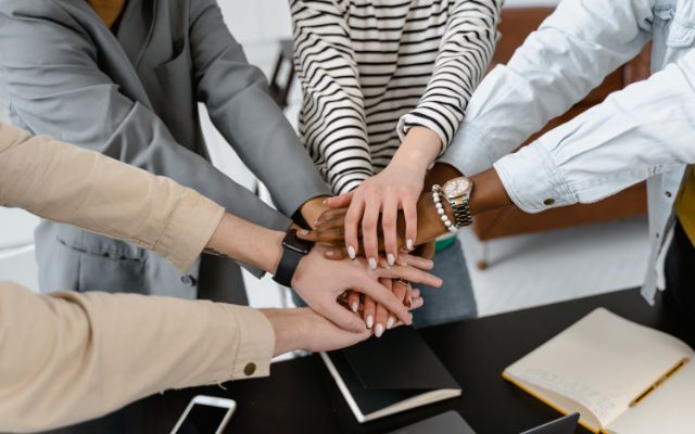 EntretenimentoIgrejas evangélicas criam redes que impulsionam acesso ao mercado de trabalho, diz estudo